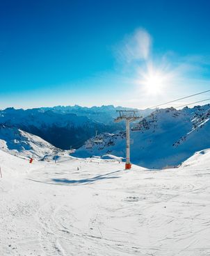 Which ski resorts are close to Bordeaux?